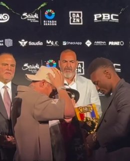 Alvarez and Mbilli hold final face-off before WBC title fight in Riyadh