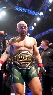 Volkanovski ends Evloev's 20-0 unbeaten streak